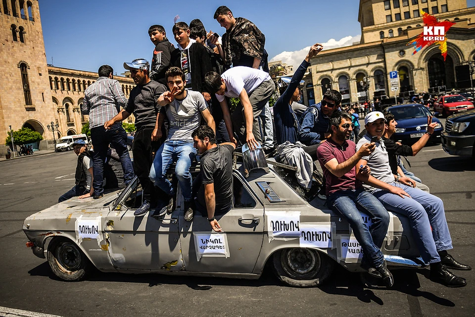 Уличные протесты в Ереване: фоторепортаж "Комсомолки"