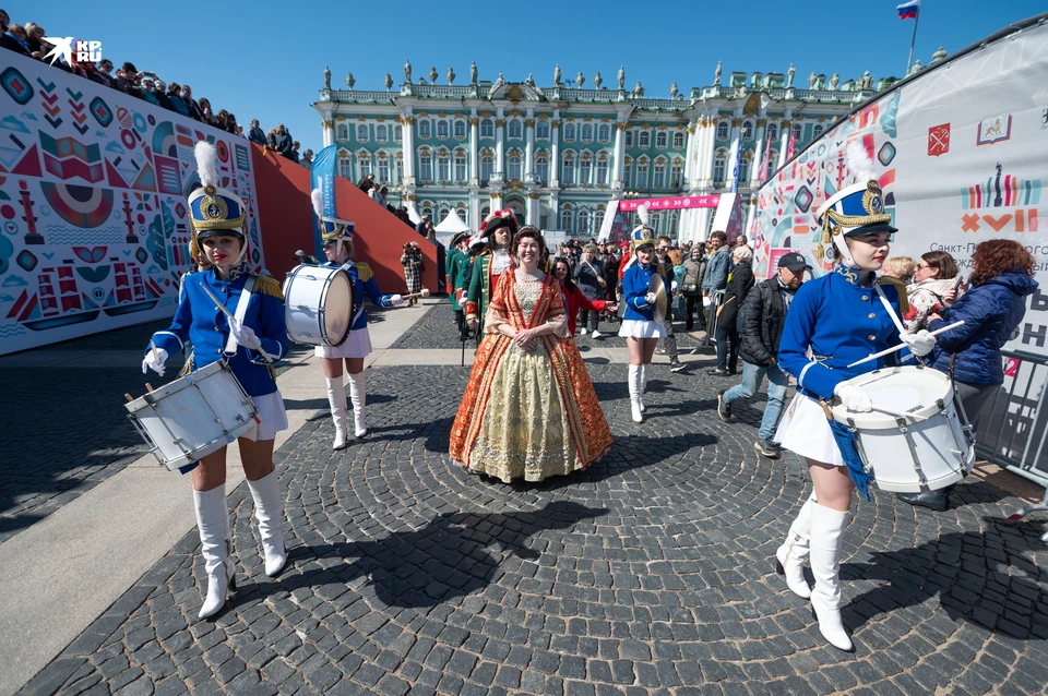 Парад Петров на Дворцовой площади