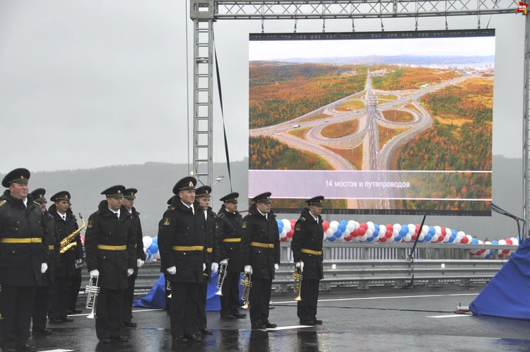 Crossfire бейнесіндегі секс Юбка астындағы әйелдер трусикасының фотосуреттері