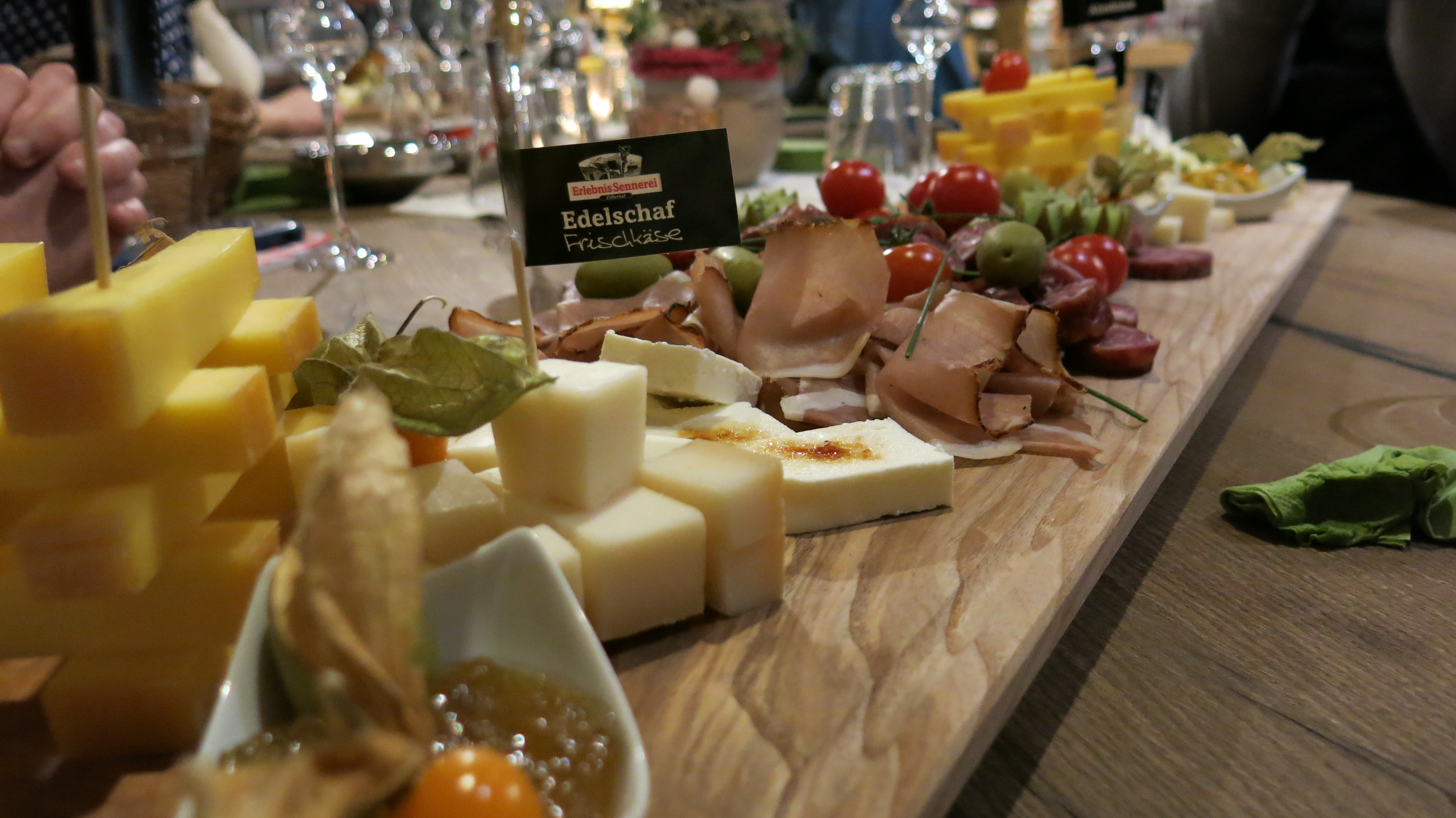 Местная тирольская кухня - очень сытная. Продукты как правило фермерские, местного производства.