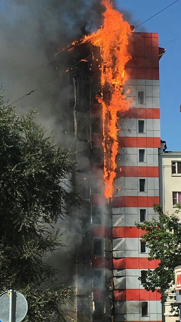 В Ростове-на-Дону во время пожара в 10-этажной гостинице Torn House погибли  два администратора - KP.RU