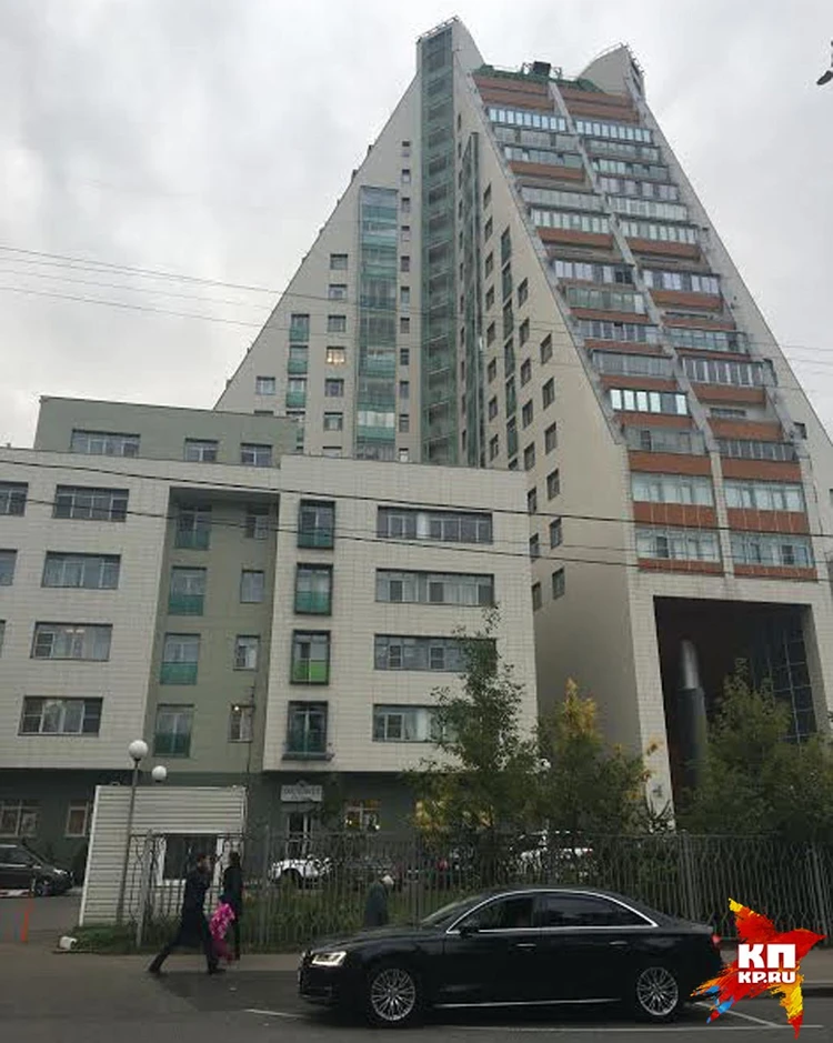 Азаров и его семья завладели элитным жильем на Рублёвке – СМИ
