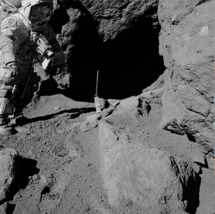 Снимок из архива лунных снимков экспедиции 
