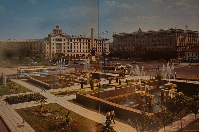Площадь перед гостиницей «Интурист», 1984 г. Фото: из книги «Горжусь тобой, Молдавия»