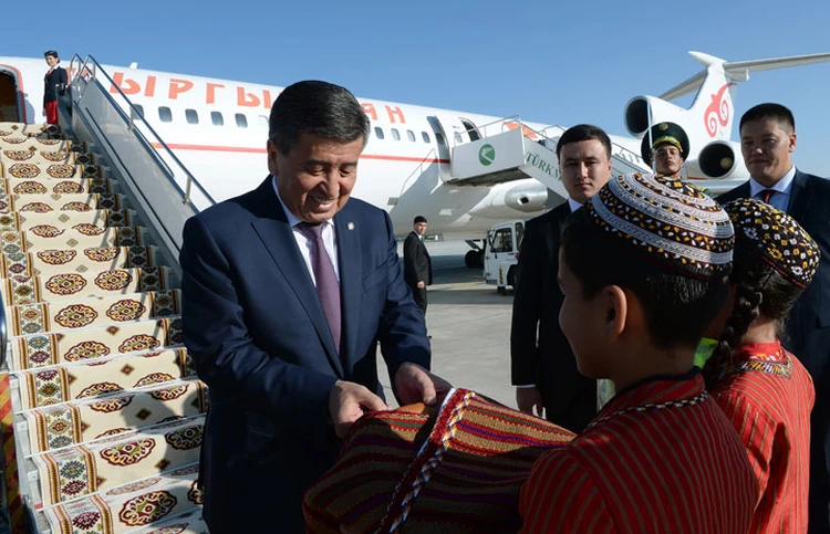 Сыныптағы партада секс