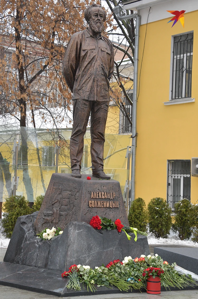 памятник солженицыну в москве