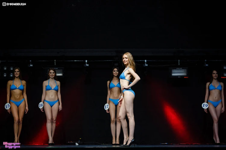 Жігіт пен қыздың бірлескен эротикалық фотосуреттері Тит құлап қалды