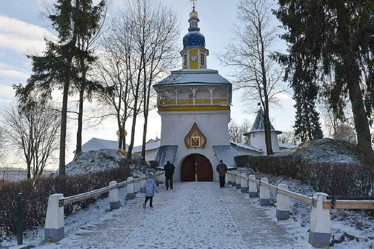 Монастырь край. Белогорский николаевский монастырь пермский край. Монастырь край. Белая гора белогорский монастырь. Белогорье пермь монастырь.