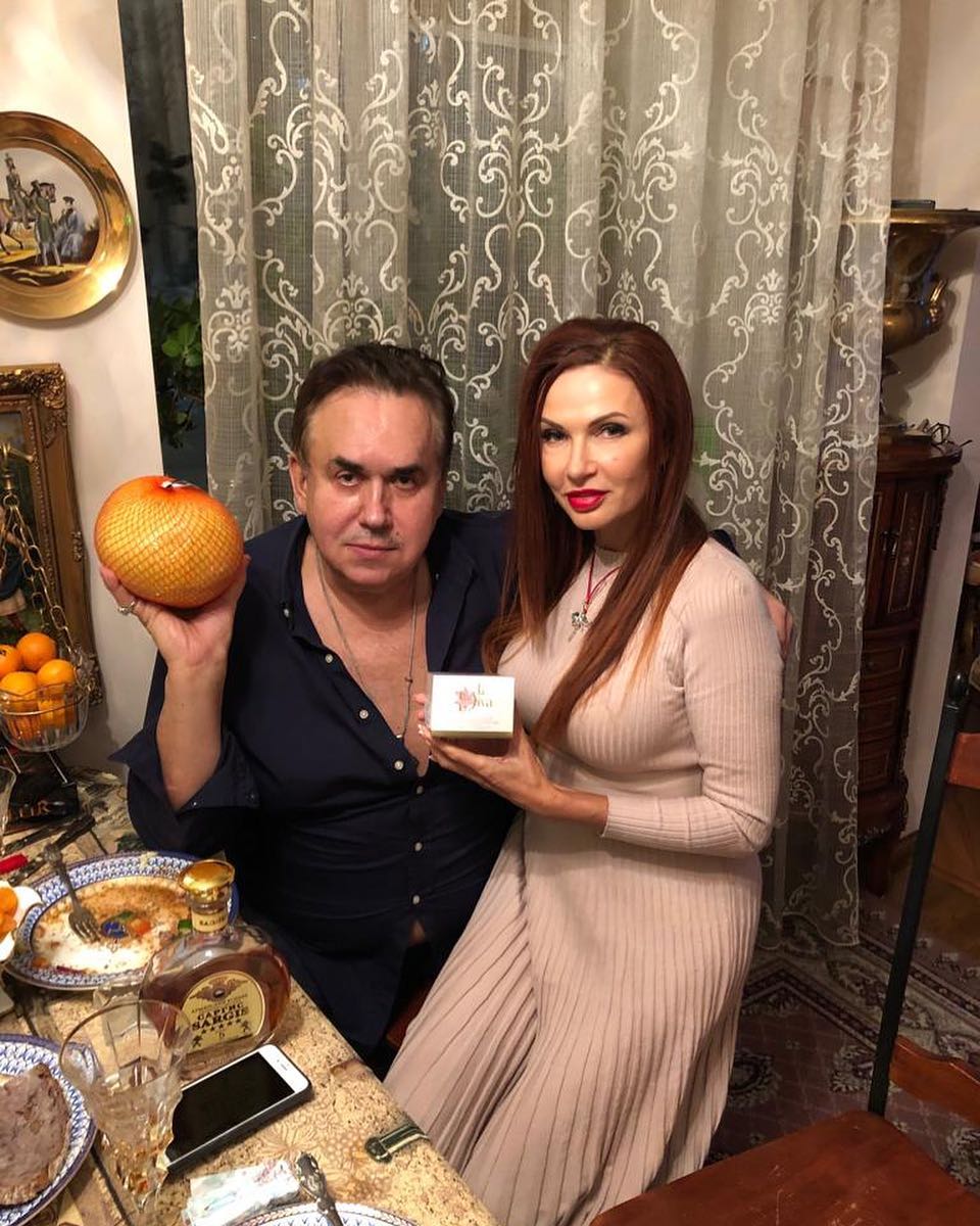 Стас Садальский готов не бесплатно делиться воспоминаниями, а Эвелина Бледанс поражают откровениями из личной жизни.