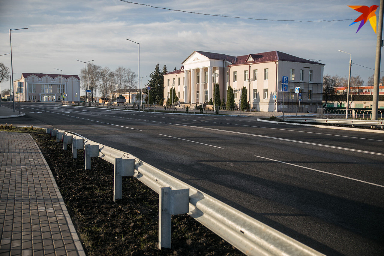 В будний день в 8 утра Брагин совершенно пустой.