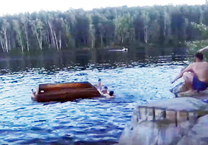 На пароме перевернулись порядка 20 человек