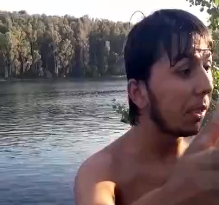 Этот мужчина управлял паромом