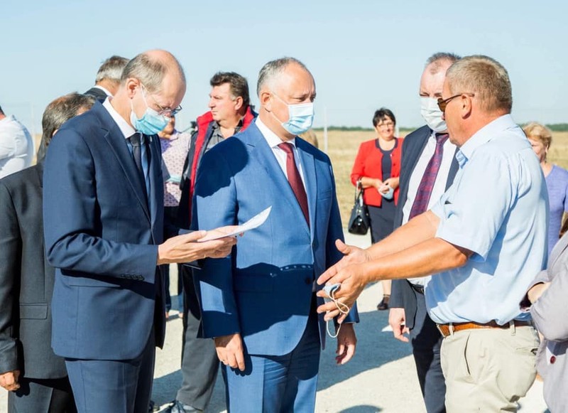Сегодня он посещает три района на севере Молдовы. Фото: facebook.com/dodon.igor1/