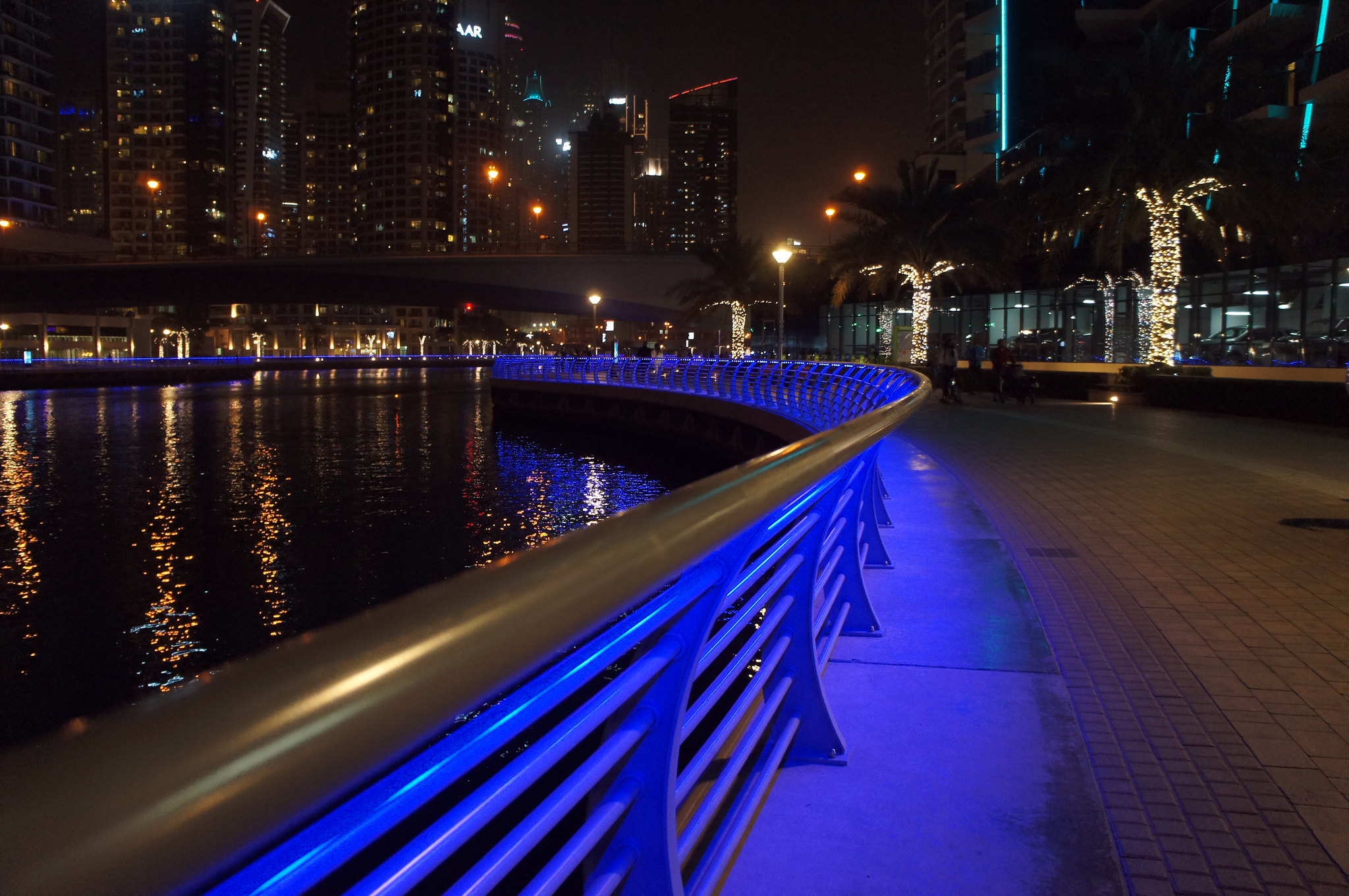 Обратите внимание на ограждения. Нам бы такие на реке Миасс!