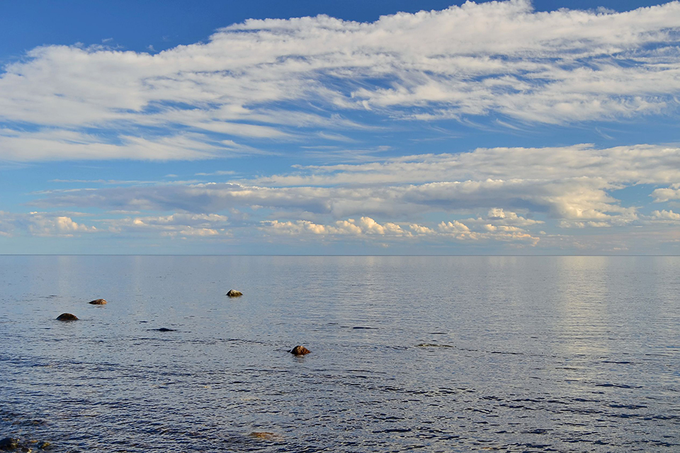 Побережье Белого моря, огромные приливы и отливы, старинное поморское село, народные промыслы.