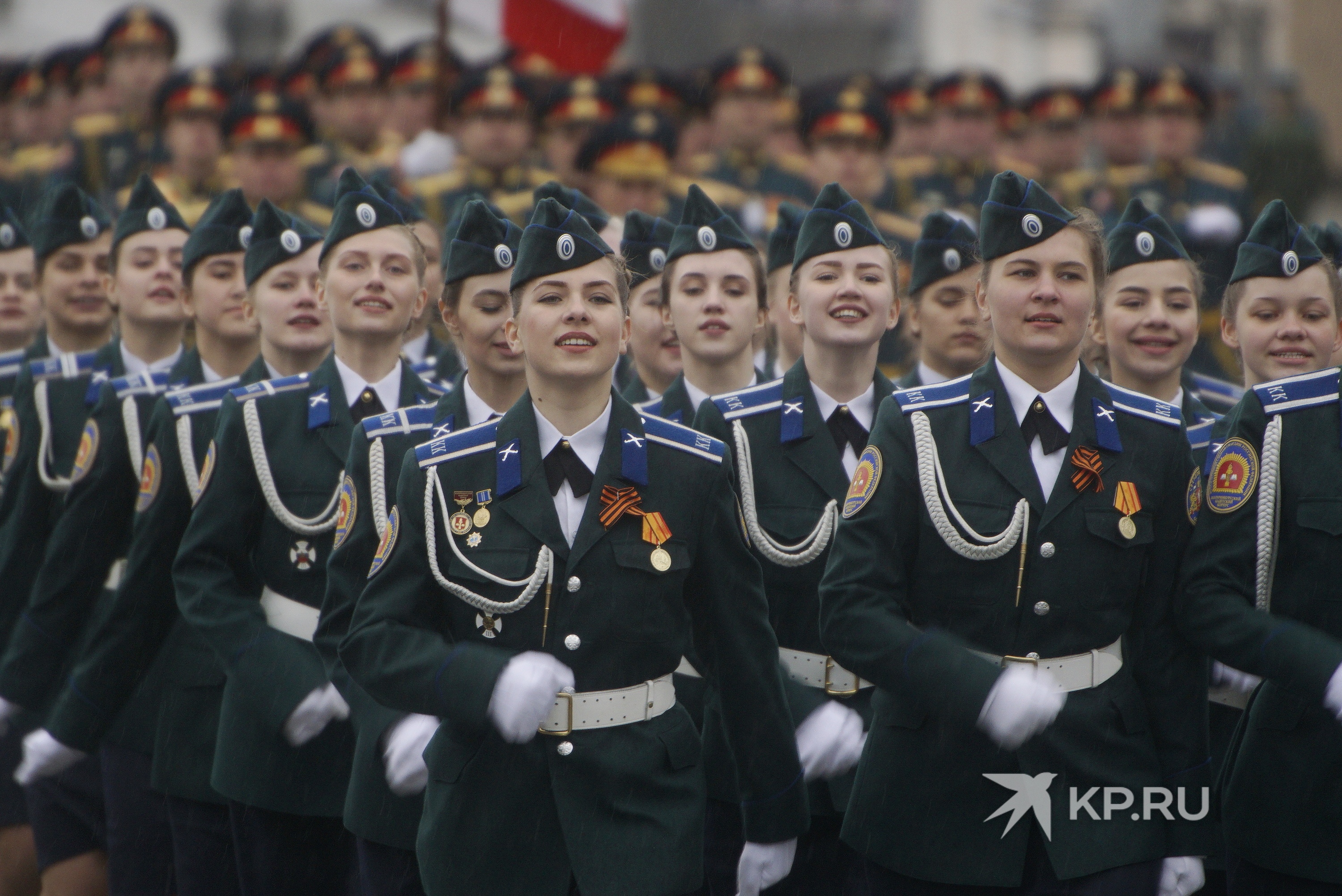 Помимо мужчин-военных маршировать будут и женские батальоны