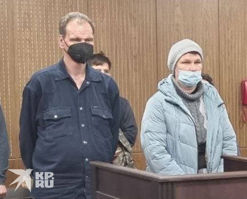 Врач-анестезиолог, главврач "Медланжа" Лев Хитрин и главная медсестра клиники Лариса Савельева. Фото: пресс-служба Мещанского суда