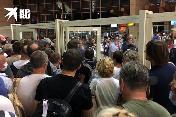 Не хочешь платить сборщику на входе 50 долларов - простоишь для разминки 30 минут