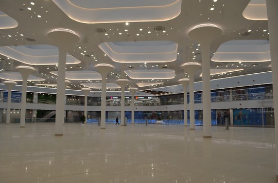 Здесь много света и белого цвета.