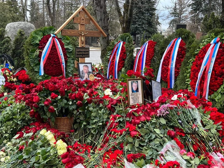 Владимир жириновский похороны фото