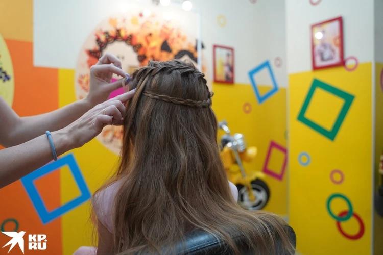 Как заплести косички школьнице: рецепты быстрых и модных причёсок для девочек - KP.RU