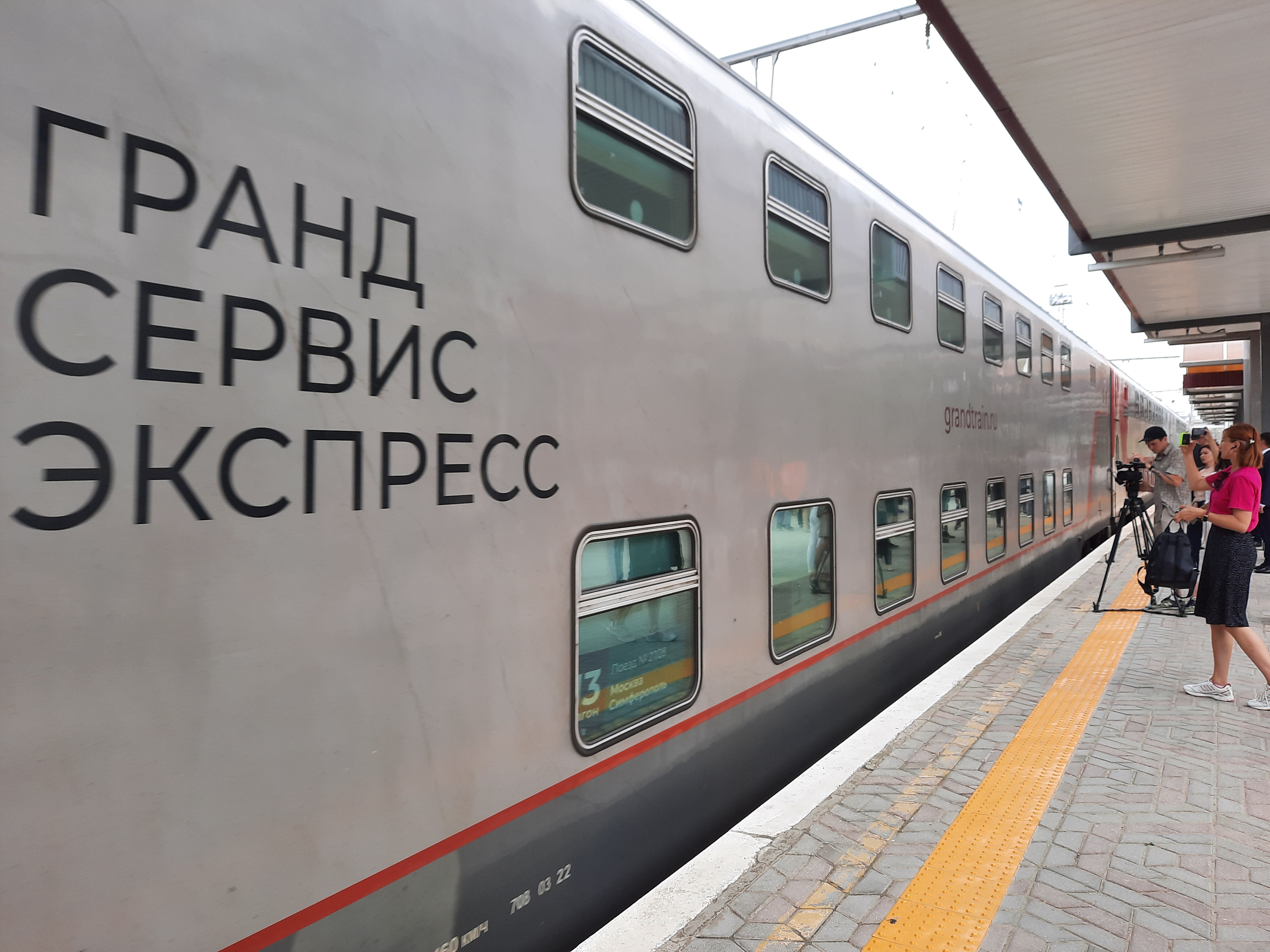 Поезд минск симферополь. Поезд минск симферополь 2022. Поезд минск симферополь 2004г. Поезд минск симферополь. Новоалексеевка вокзал.