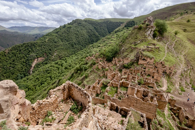 Заброшенное село в Дагестане Гамсутль