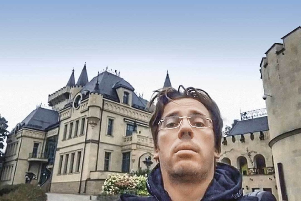 Na údržbu zámku rodina zjevně nemá dost peněz. Foto: Video screenshot