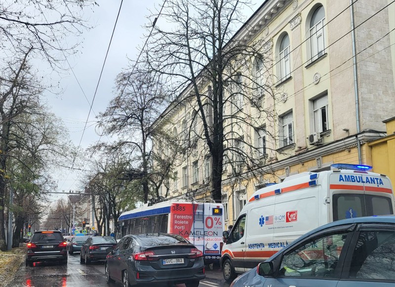 Скорая приехала на вызов через 15-20 минут.