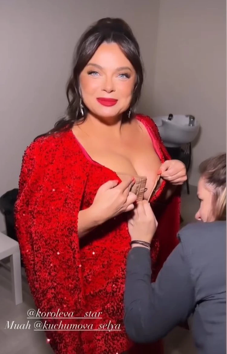 Женщина тянет за грудь - порно видео на real-watch.ru