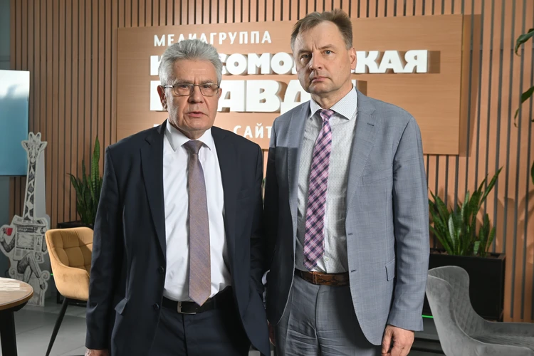 Научный руководитель Национального центра физики и математики (НЦФМ) Александр Сергеев и директор Физического института имени П.Н. Лебедева РАН Николай Колачевский (слева направо) в редакции "Комсомольской правды".