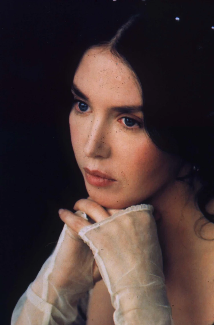 Кэти Миксон жалаңаш