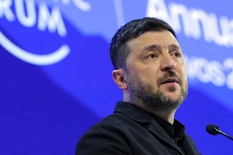 Зеленский, во всяком случае публично, выступает категорически против вывода ВСУ