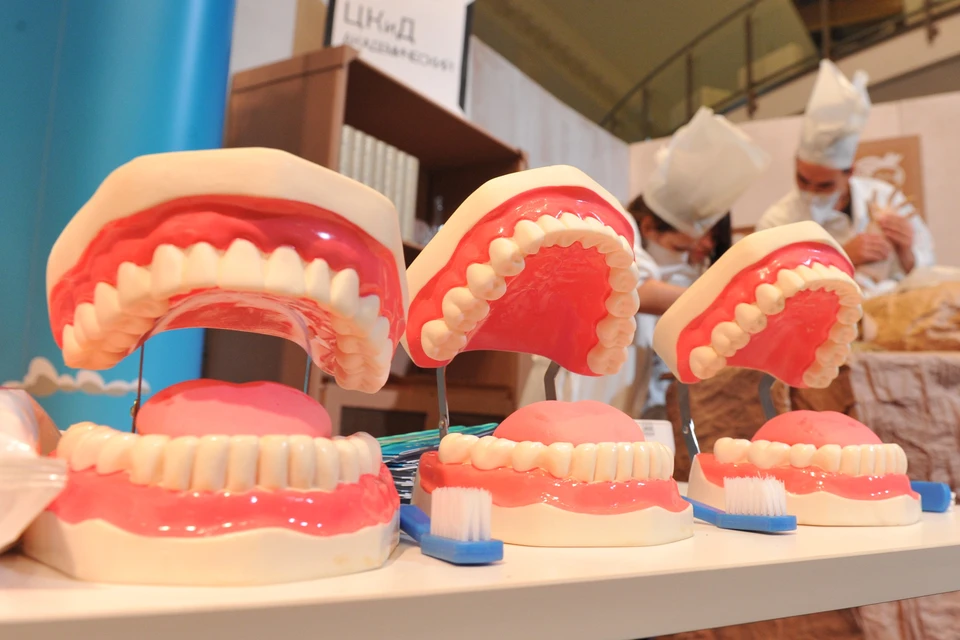 Протезы сегодня делают из разных материалов.