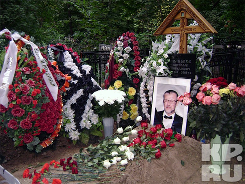 Япончик похоронен. Могила Иванькова Япончика на Ваганьковском кладбище. Памятник на могиле Япончика на Ваганьковском.