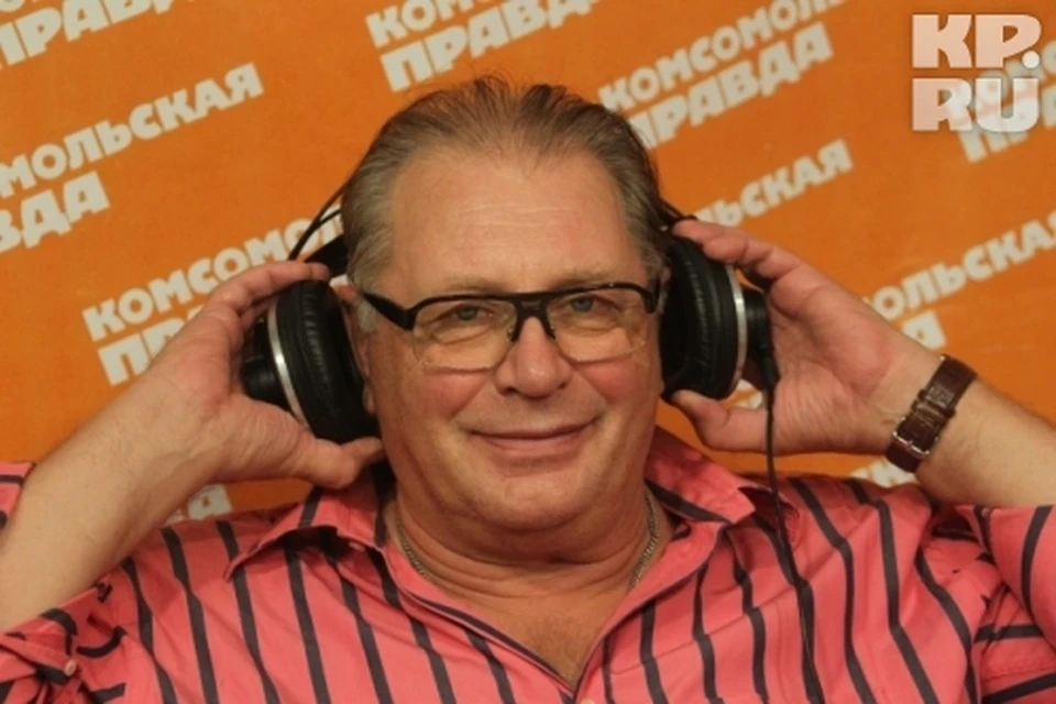 Валентин Смирнитский во время эфира в студии радио КП