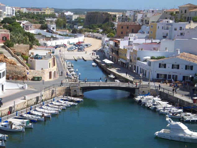 Порт в Сьютаделле. За него сражались испанцы и англичане, арабы и турки.