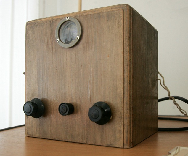 Один из первых образцов телевизора, сделанный в СССР