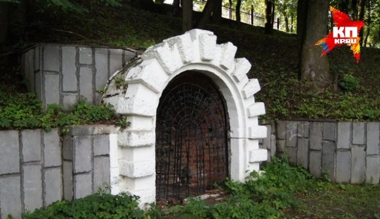 Қыздар кімнің ең жақсы минет жасайтыны туралы дауласып қалды. Нудиски жалаңаш