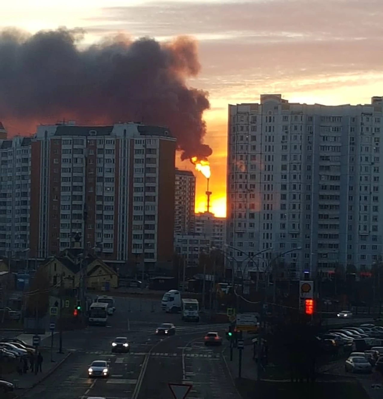 Пожар на НПЗ в Капотне: возгорание тушат более 160 человек - KP.RU